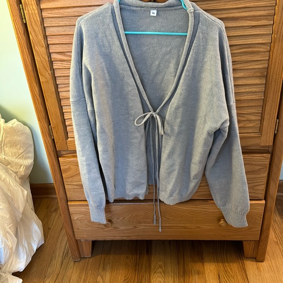 Sweaters - New Gray tie front Cardigan size XXL